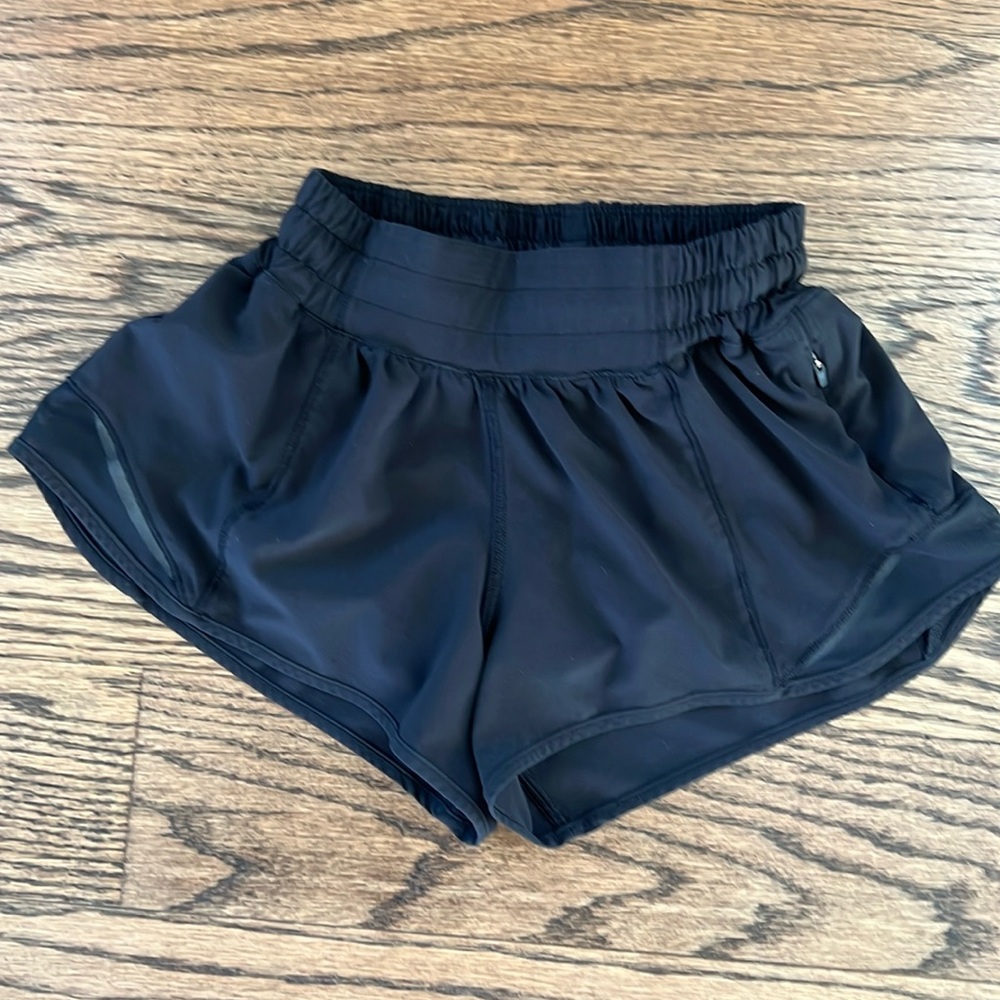 Lululemon Hotty Hot Low Rise Shorts 2.5